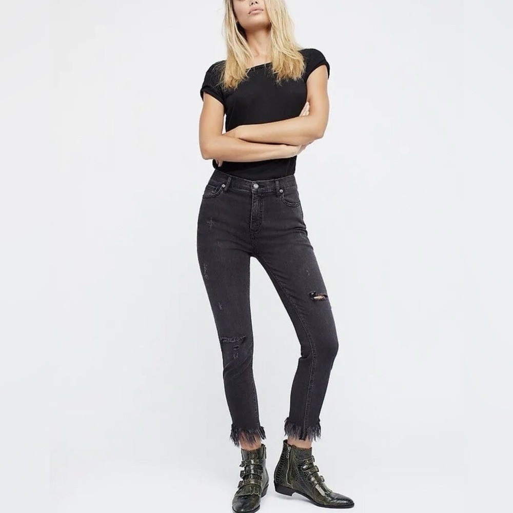 Free People Black Distressed Skinny Jeans Frayed Hem 61855-16515125 Size 25‎